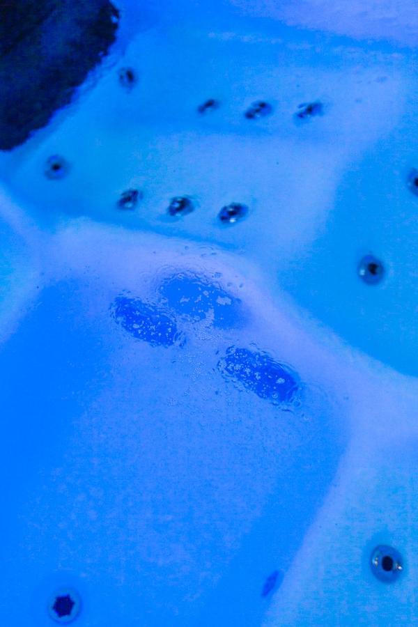 익시아 Flyviewflatsgold Privatehottub With Seaview 아파트 외부 사진